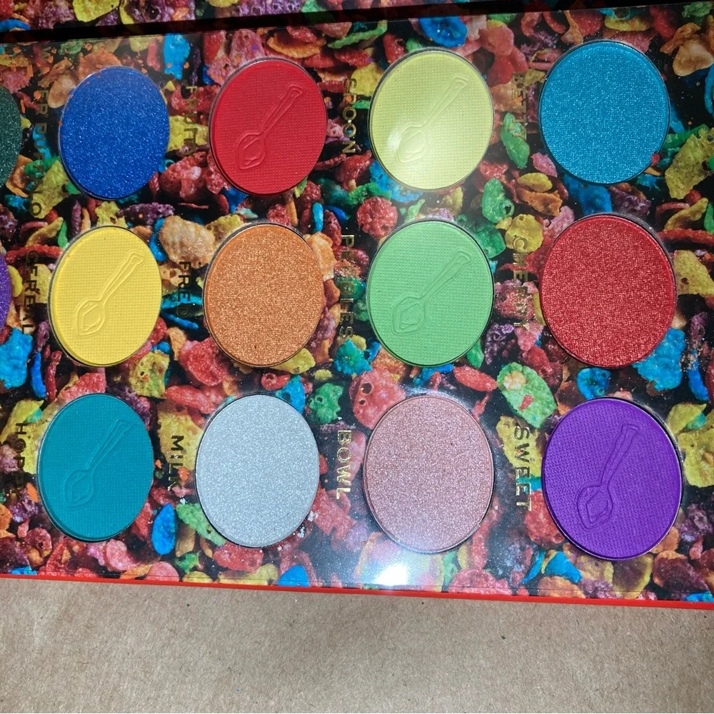 FRUITY PEBBLES eyeshadow Palette